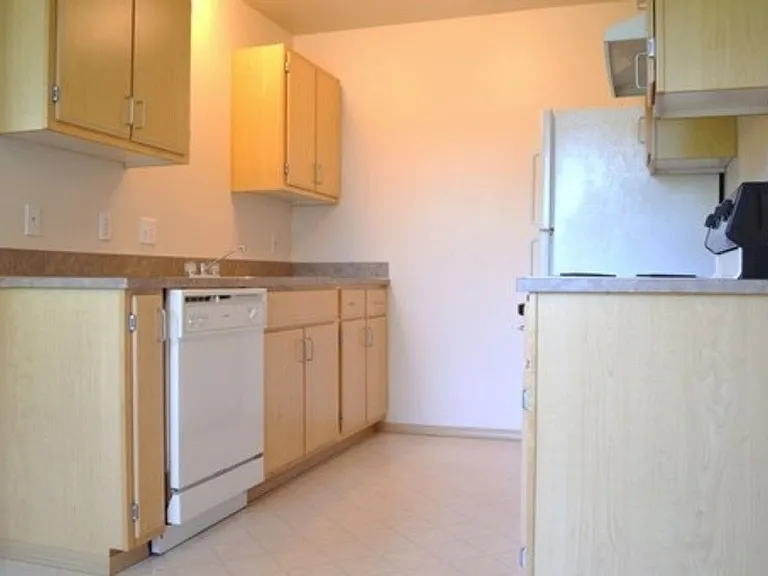 Quiet 2-Bed 2-Bath Apartments Close to WOU with Beautiful Landscaping In-Unit Washer/Dryer — Photo 36