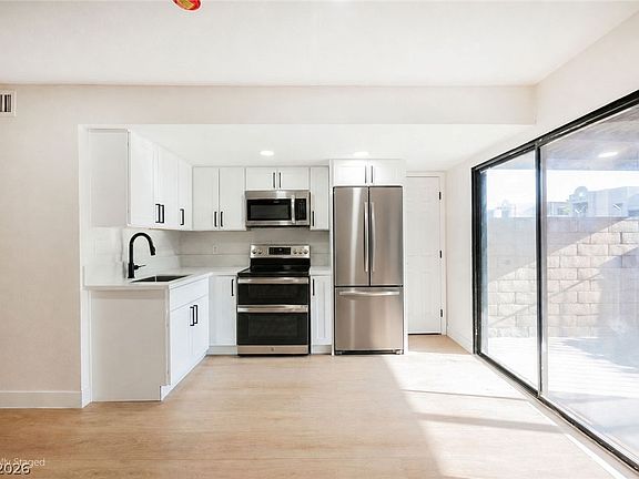2nd image of 331 Misty Isle Ln Unit B