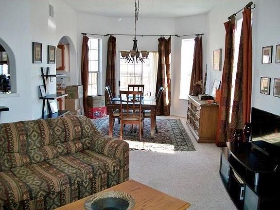 4th image of 605 Loma Encantada St