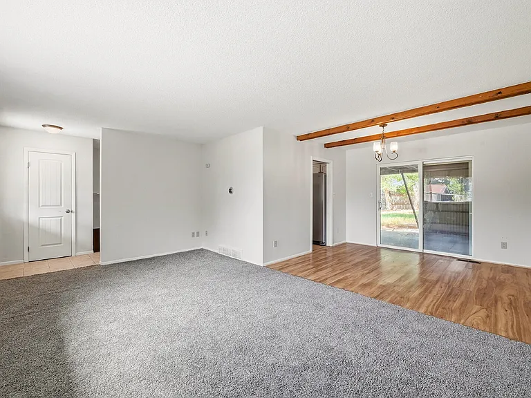 1087 Hathaway Dr — Photo 5