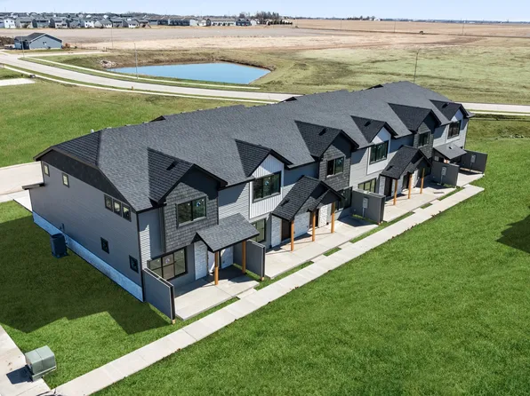 592 NE Hart Ln, Ankeny, IA 50021