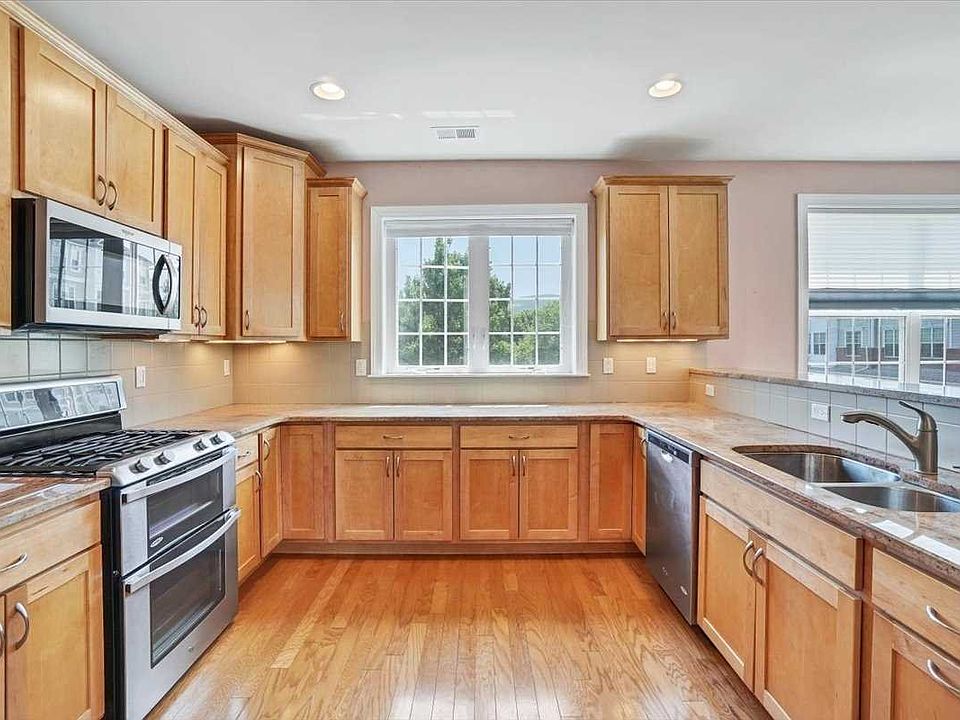 725 Regency Dr, Fishkill, NY 12524 Zillow