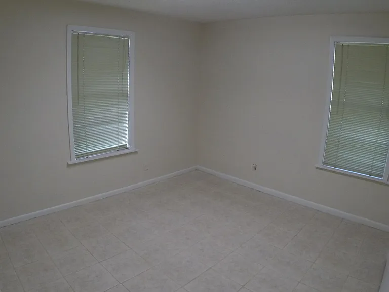 10606 Emnora Ln — Photo 17
