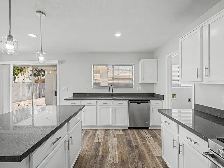2423 E Winged Foot Dr — Photo 8
