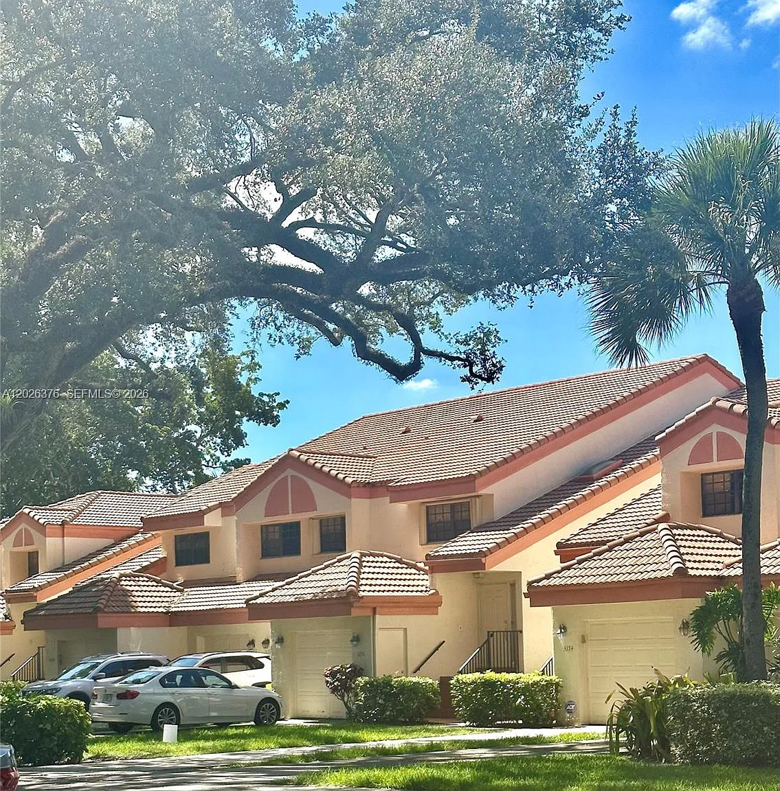Emerald Oaks 25 Condo — Photo 1