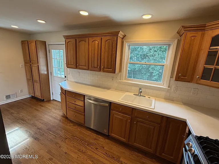 34 Highland Ave — Photo 8