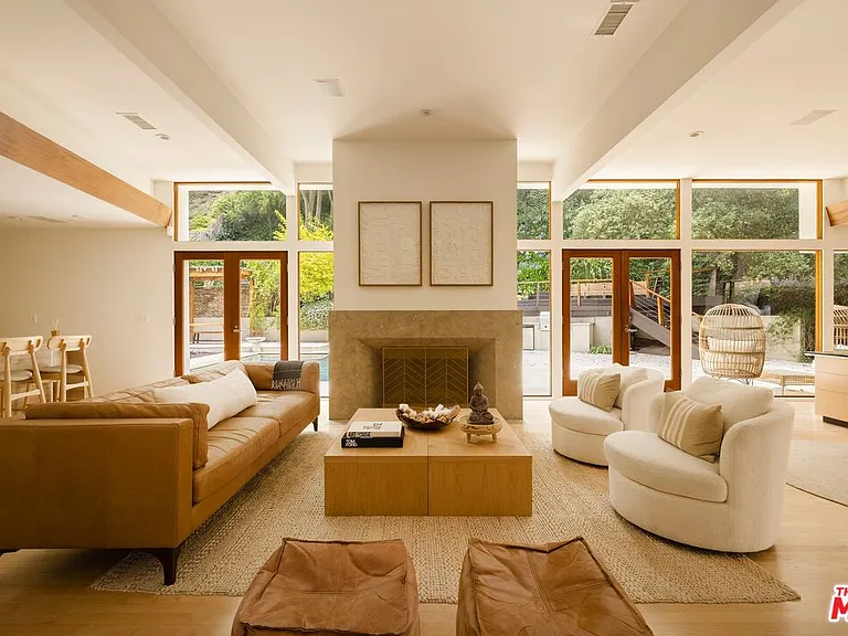 3600 Mandeville Canyon Rd — Photo 1