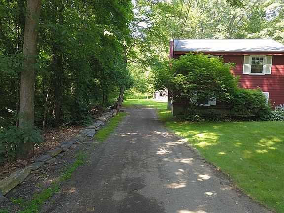 5th image of 35 Walnut Dr