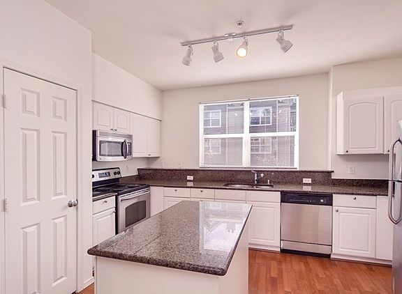 5th image of 3116 164th St SW APT 1803