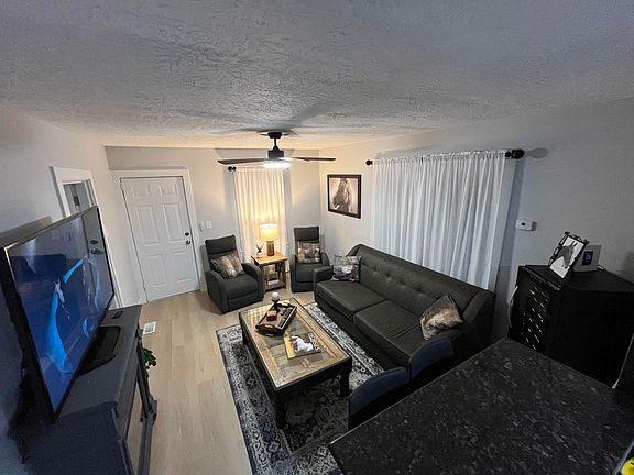 3rd image of 219 Williamsburg St