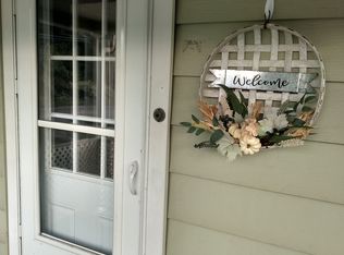 2299 Paint Creek Rd, Mount Hope, WV 25880