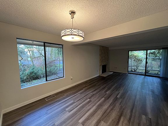 Dining/living room