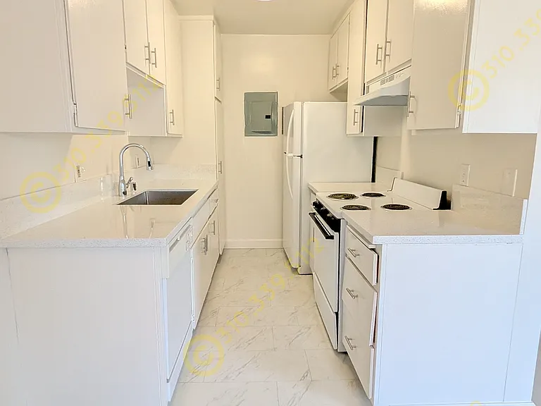 11852 Rochester Ave #8 — Photo 10
