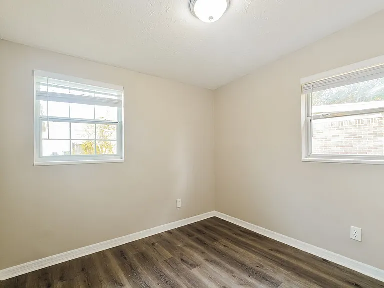 1198 Maxey Dr — Photo 13
