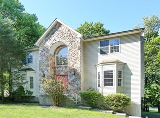 67 N Airmont Rd, Suffern, NY 10901
