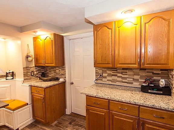 5th image of 11 Oakhurst Ave