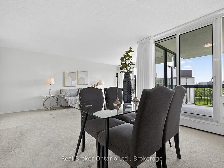 23 Woodlawn Rd E #811 — Photo 12