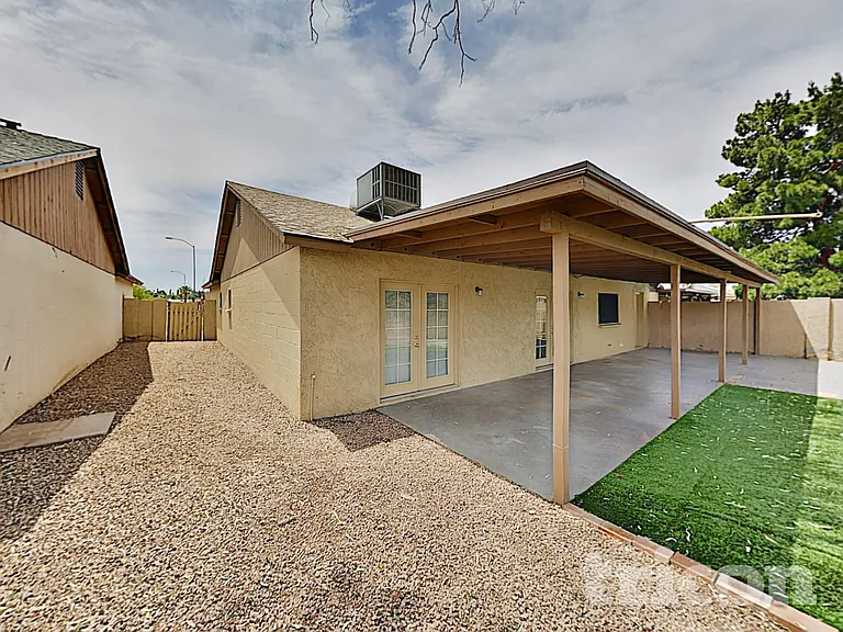102 W Ivyglen St — Photo 31
