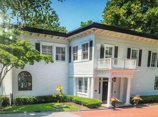 16 Sunset Rd, Great Neck, NY 11024