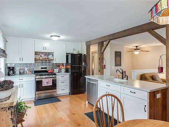 4th image of 1108 Meadowbrook Ln