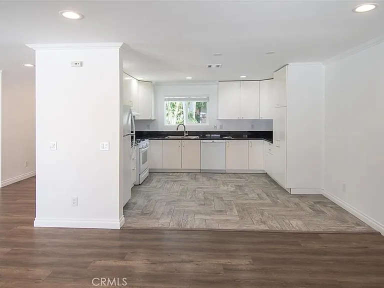 7445 Hesperia Ave — Photo 6