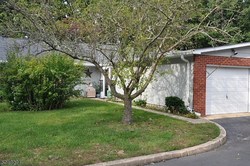 1st image of 68D Dorchester Dr