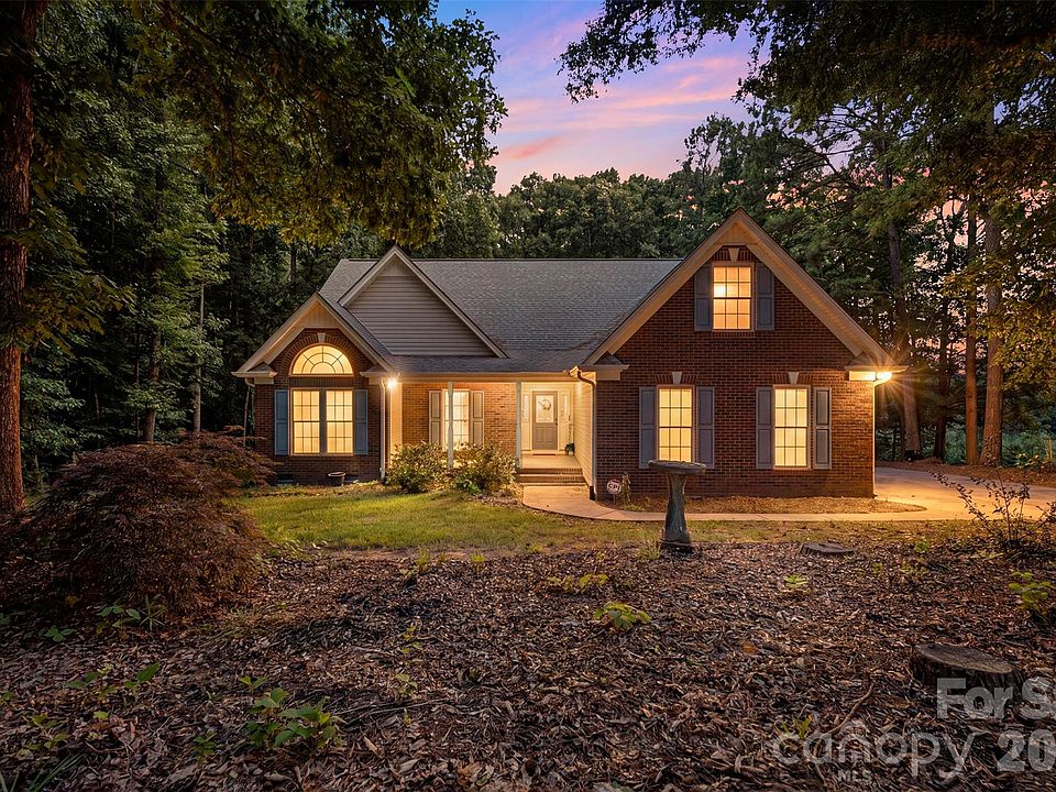 1st image of 312 Tradewinds Ln