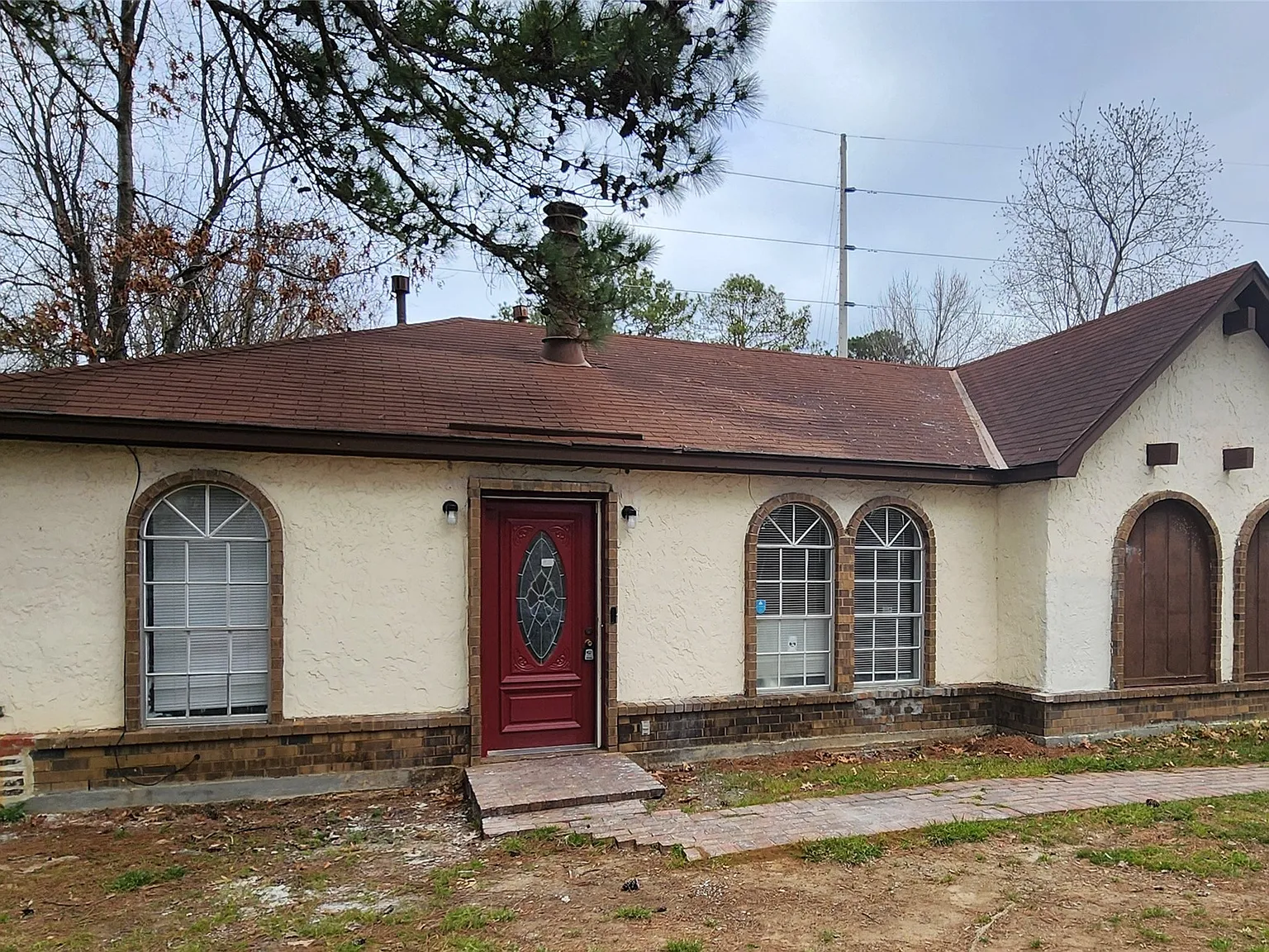 3 bed, 2.0 bath, 1553 sqft, $1,150 — Photo 2