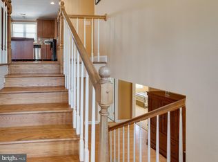 8634 Larkview Ln, Fairfax Station, VA 22039