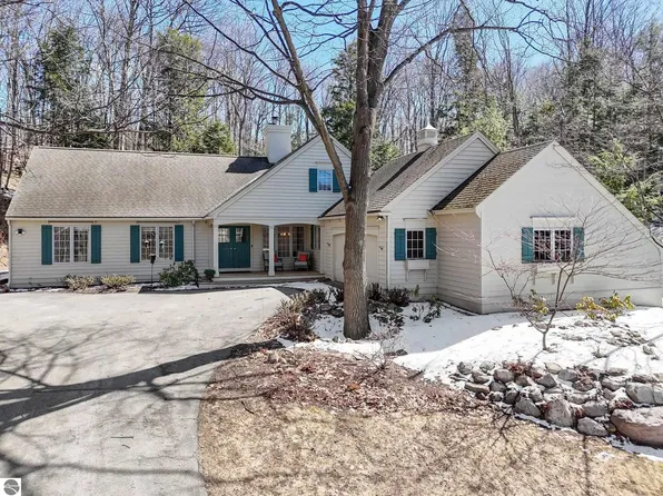 10996 Trillium Ct, Traverse City, MI 49686