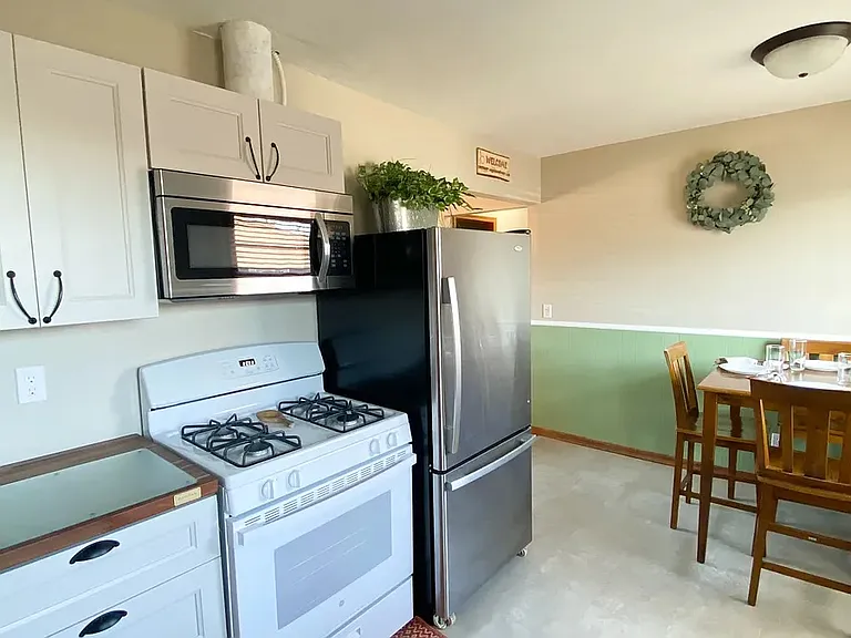 7315 Able St NE — Photo 3