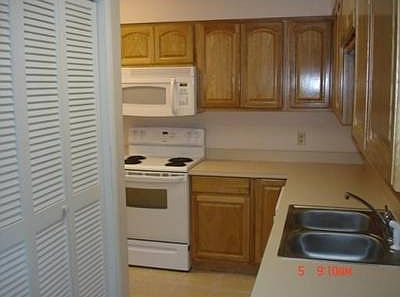 4th image of 530 Lake Carolyn Cir