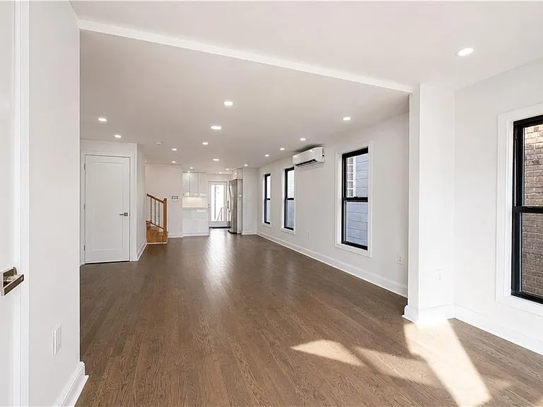 2171 Hendrickson St — Photo 11