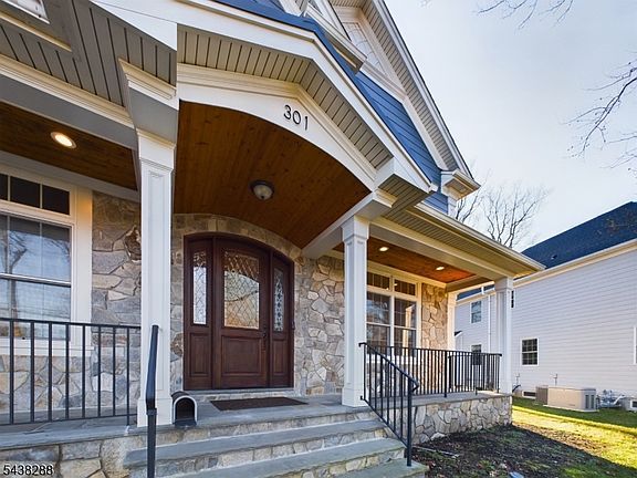 4th image of 301 Garrett Rd