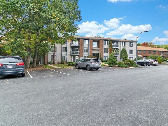 5th image of 14 Old Stone Way APT 11