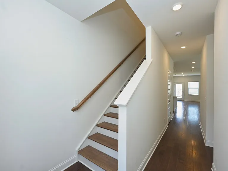 161 Crabourne Dr — Photo 18