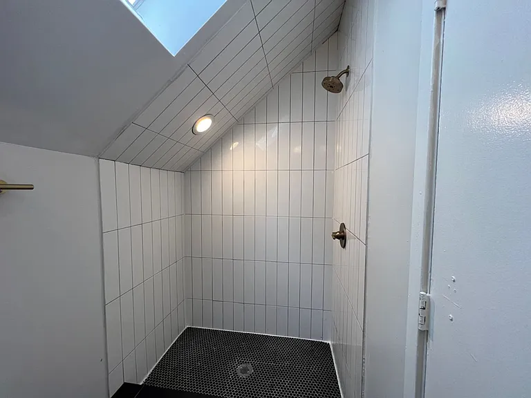 420 Whitney Ave — Photo 45