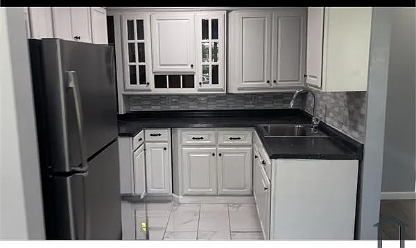 4 bed, 1096 sqft, $1,300 — Photo 2
