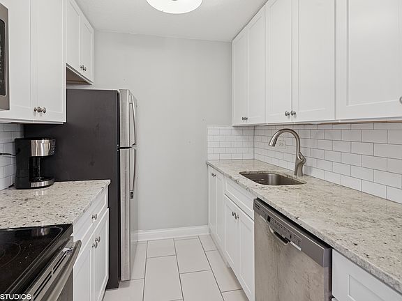 2nd image of 2740 N Pine Grove Ave APT 15A
