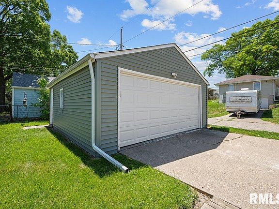 4th image of 2734 College Ave