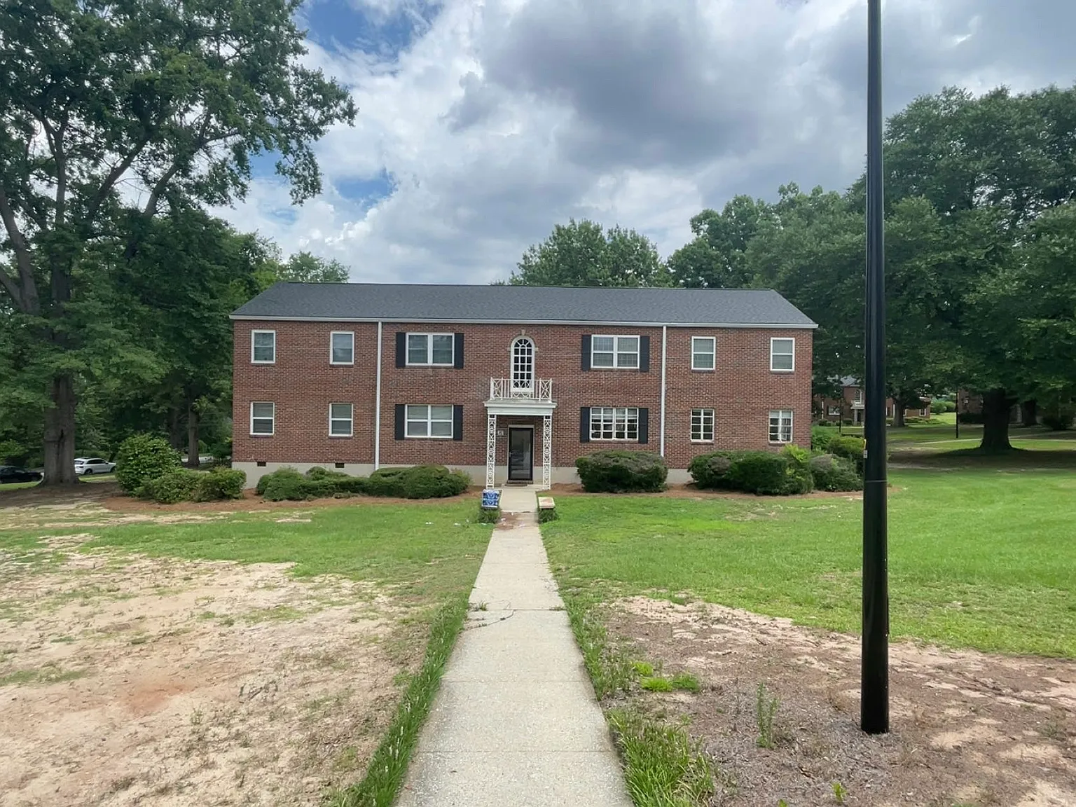 2 bed, 1008 sqft, $995 — Photo 2