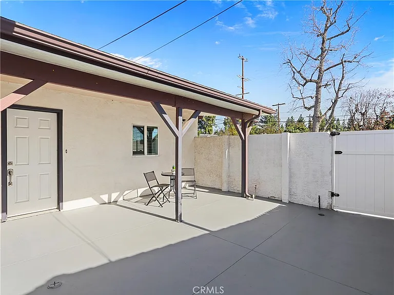 15803 Chatsworth St — Photo 31