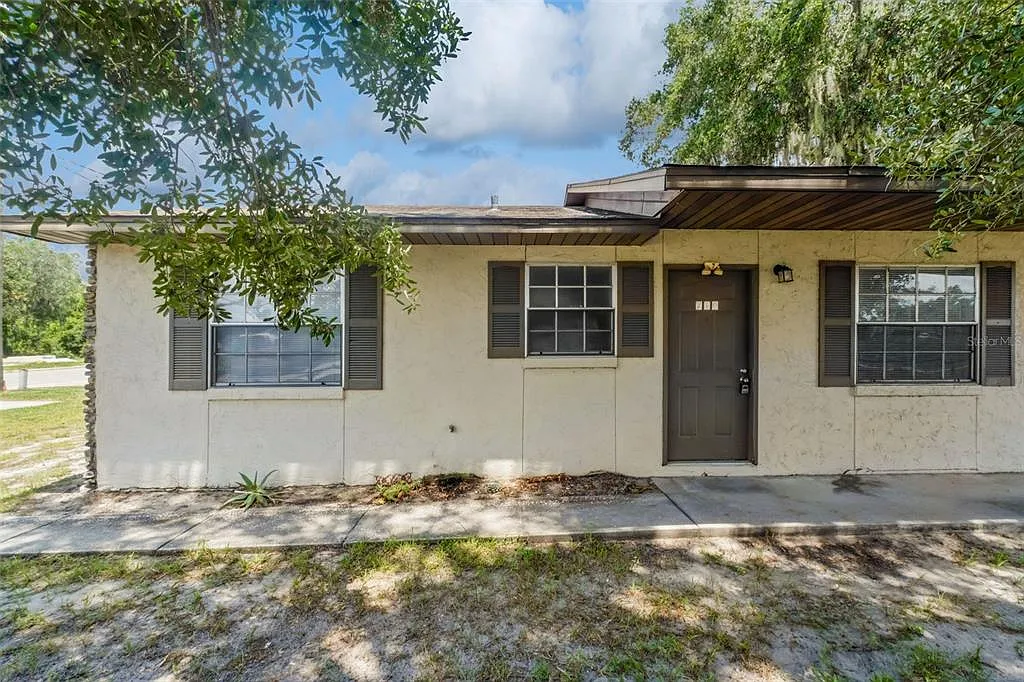 2 bed, 1.0 bath, 900 sqft, $1,100 — Photo 2