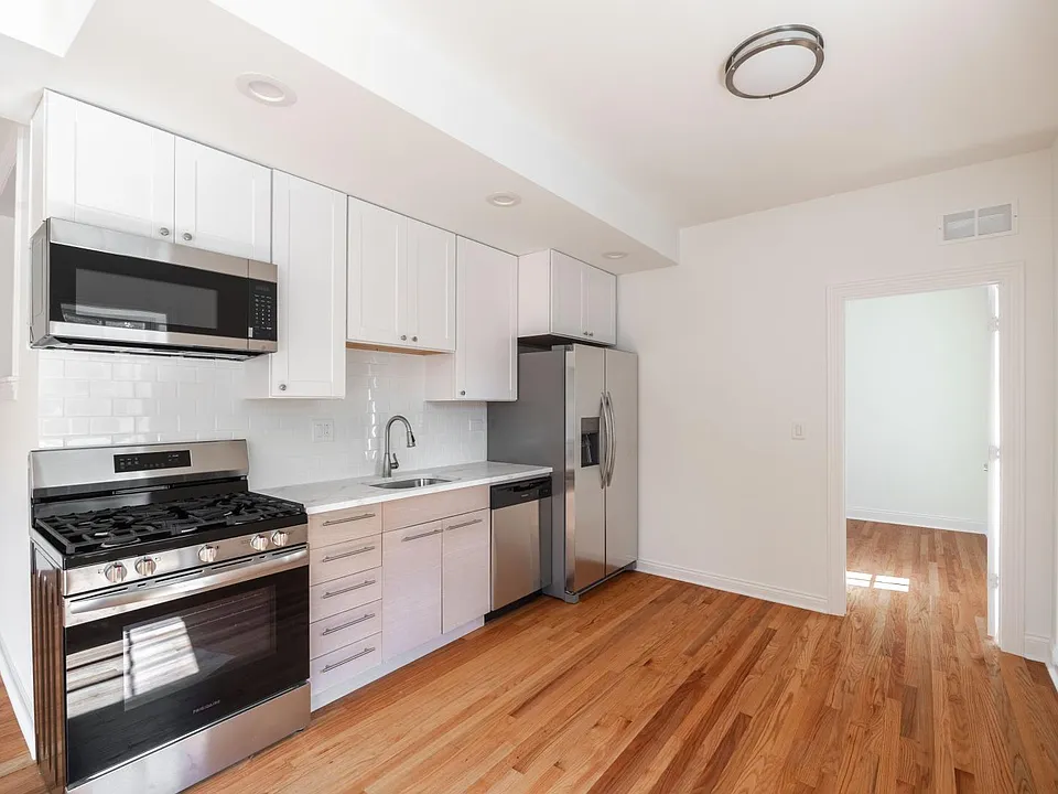 3105 N Harding Ave #2E