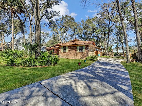 2nd image of 1211 Forest Oaks Dr