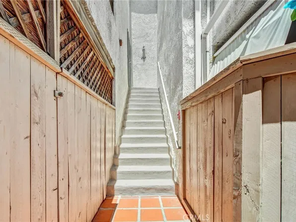 8221 Langdon Ave Unit 207, Van Nuys, CA 91406