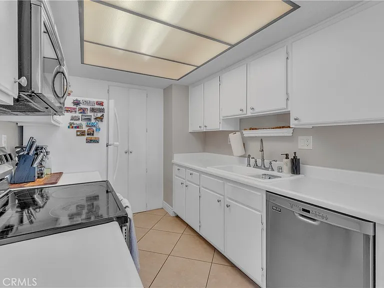 18408 Hatteras St #44 — Photo 12