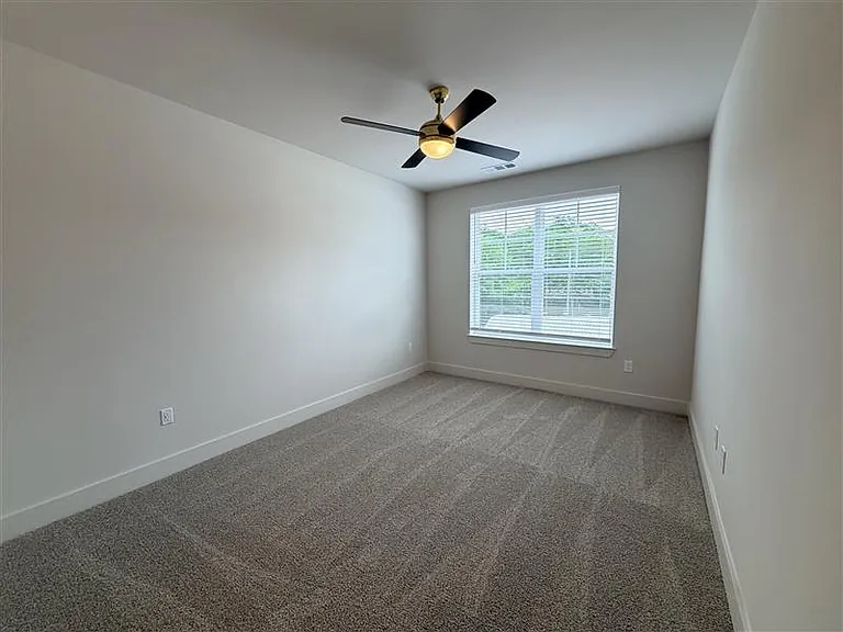 District on the Etowah Apartments — Photo 574