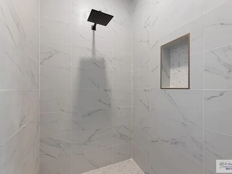 6941 Diamond Cove Dr — Photo 23