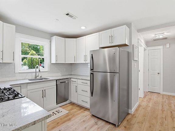 4th image of 906 Cedar Court